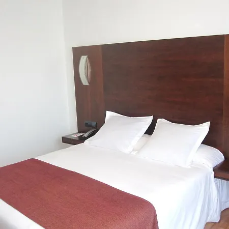 Hotel B&B Hotel Vigo 3*