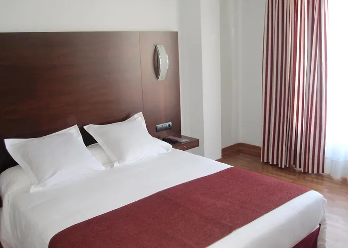 Отель B&B Hotel Vigo